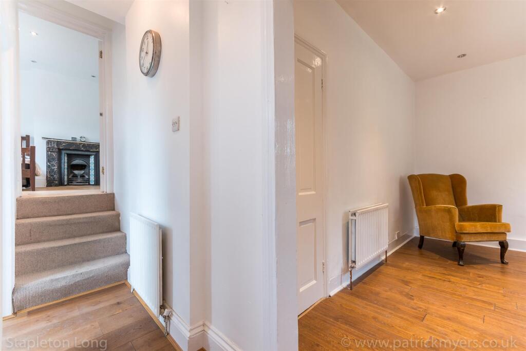 Flat 2, 20 Chestnut Road-10.jpg