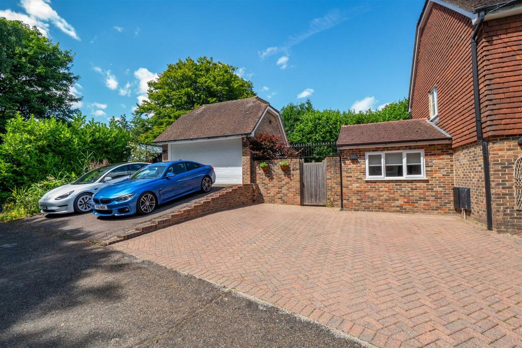 Double Garage and Driveway.jpg