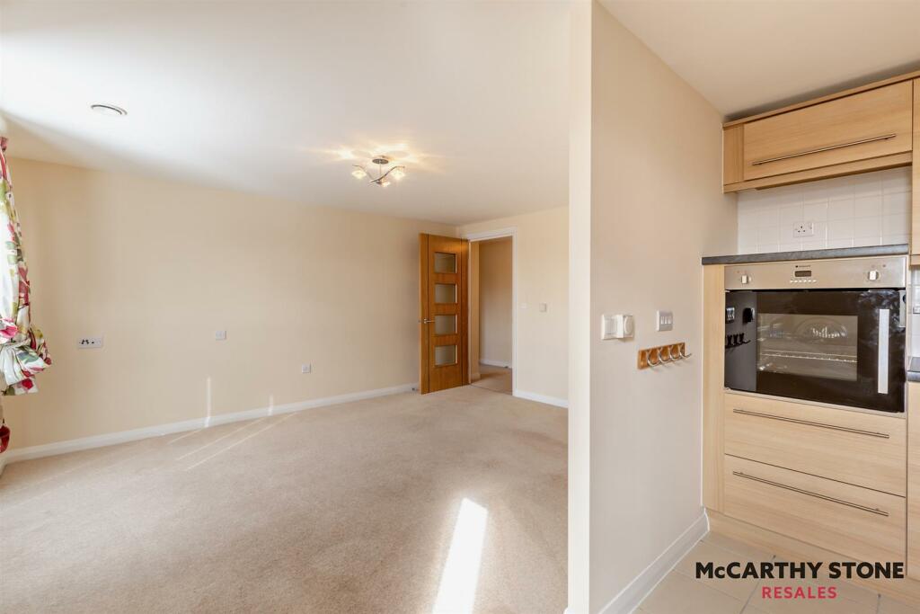 8589351-interior07-800.jpg