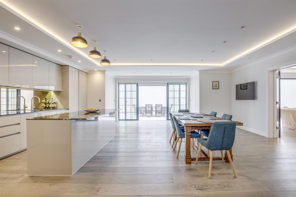 Apt 4 Wellington Court, 66 Penn Road, HP9 2LS-8.jp