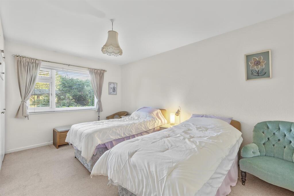 Bed 1.jpg