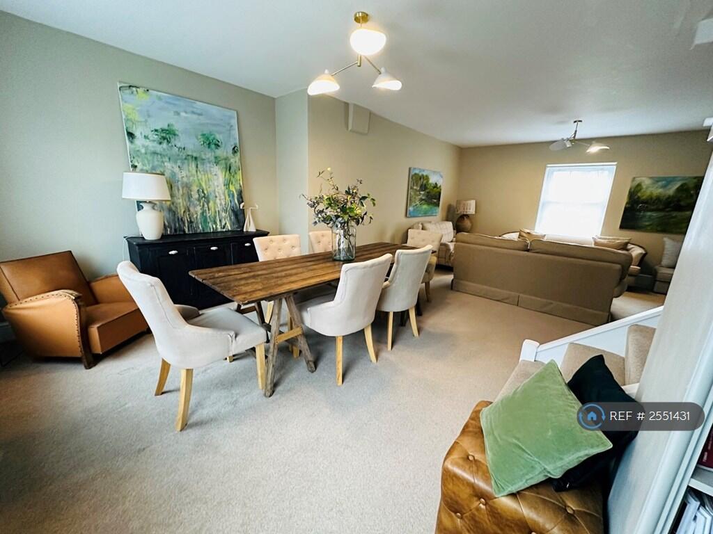 London Cottage Lounge