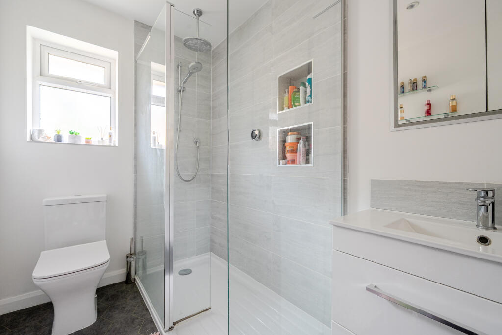 Ensuite to Main Bedroom