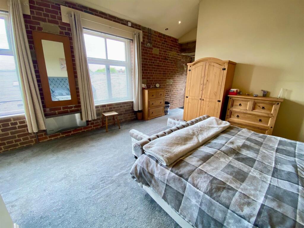 bed 1 other angle 1.jpg