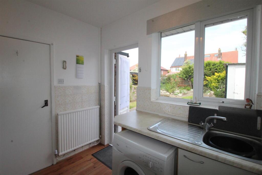 Allenby Road, 35 - kitchen 2.JPG