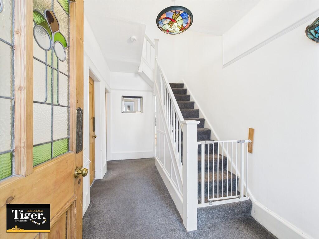 CAM02176G0-PR0580...