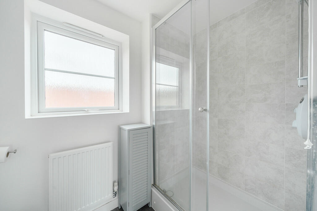 16 - En-Suite - S...