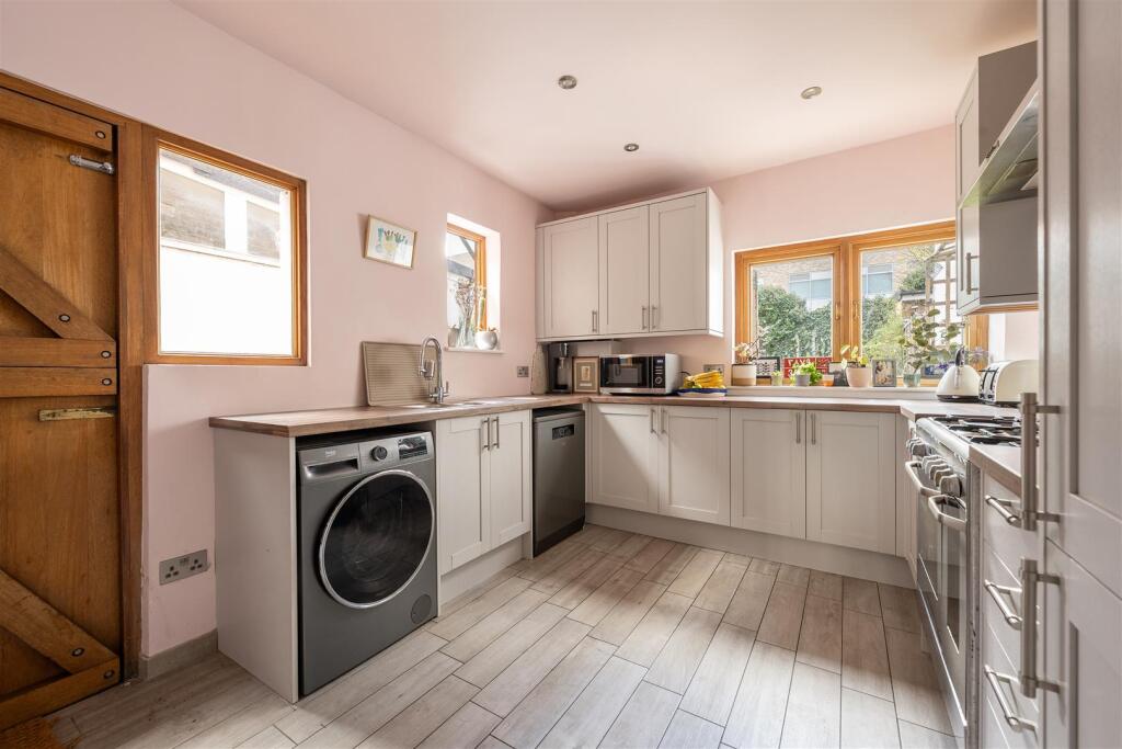 St. Winefride's Avenue, E12