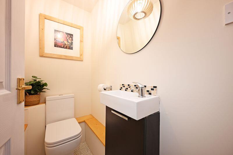 Cloakroom/ WC