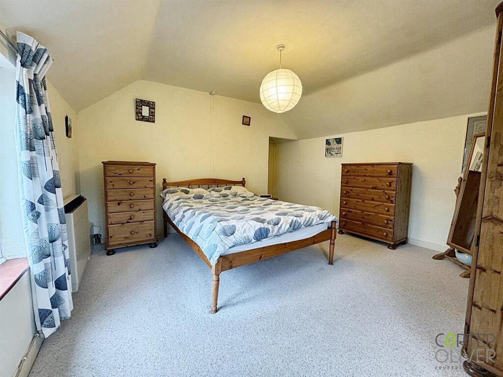Bedroom 1 (1st Floor)