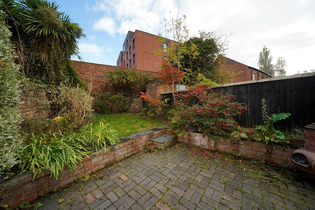 28 Lorne St Garde...