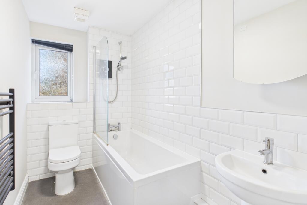 Lrg_CAM03162G0-PR0324-STILL006