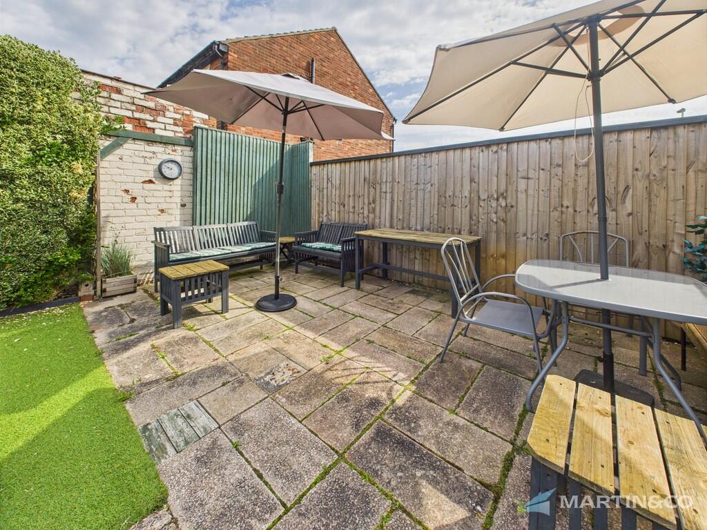 CAM02318G0-PR0484...