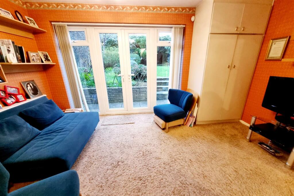 RECEPTION ROOM 3: TV ROOM