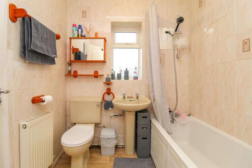 BATHROOM/W.C.