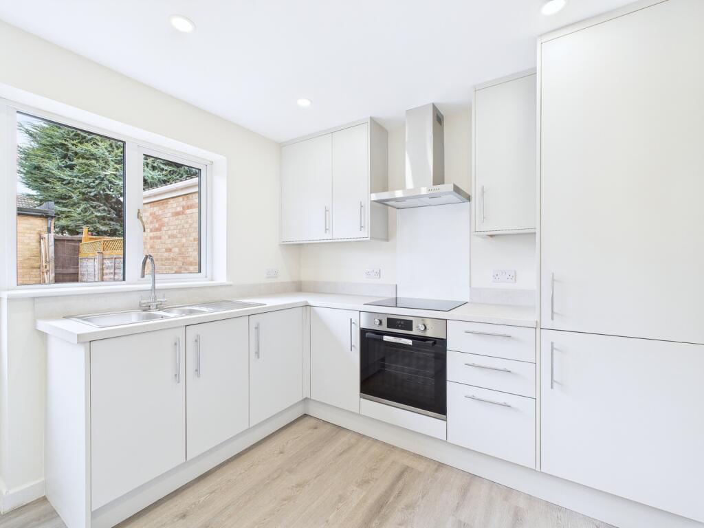 CAM01909G0-PR0381-STILL010