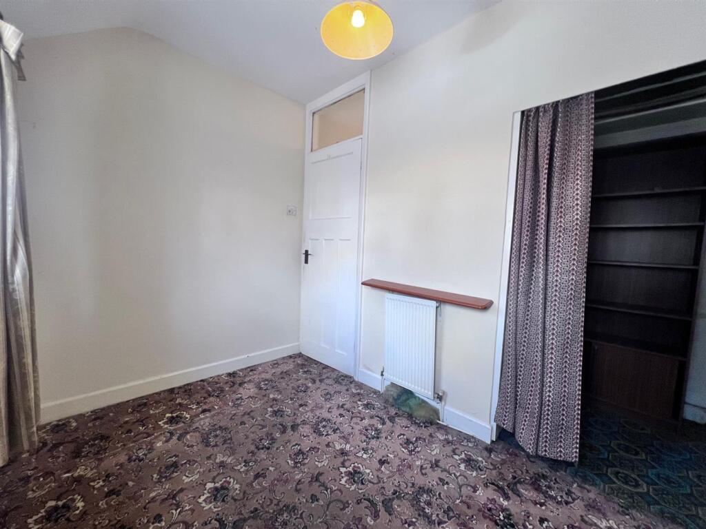 Front Bedroom 2 Alt.jpg