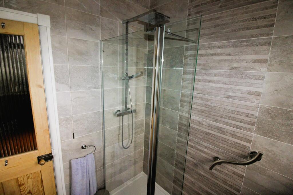 shower room 2.JPG