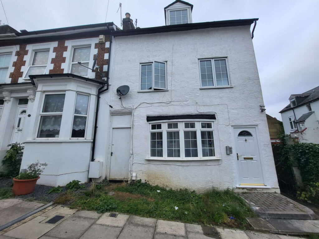 1 bed flat to rent Rothesay Road, Luton LU1