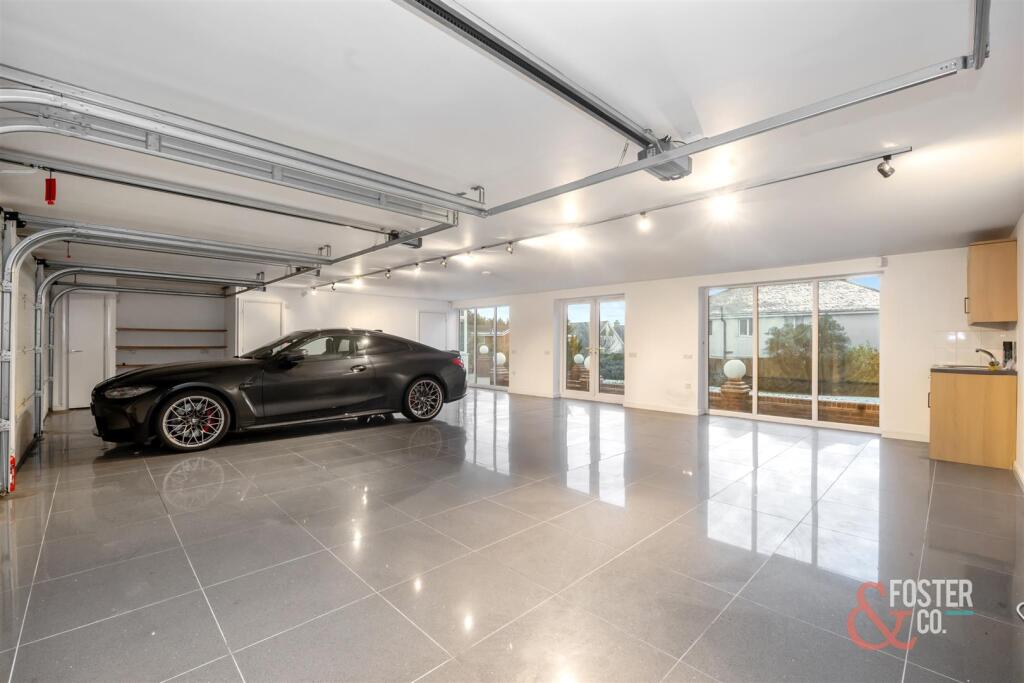 Dyke road ave, 61 garage and gym_003 (1).jpg