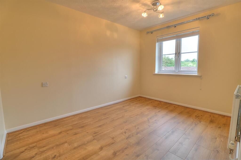 Tolefrey Gardens 18 Bed 1 (Custom).jpg