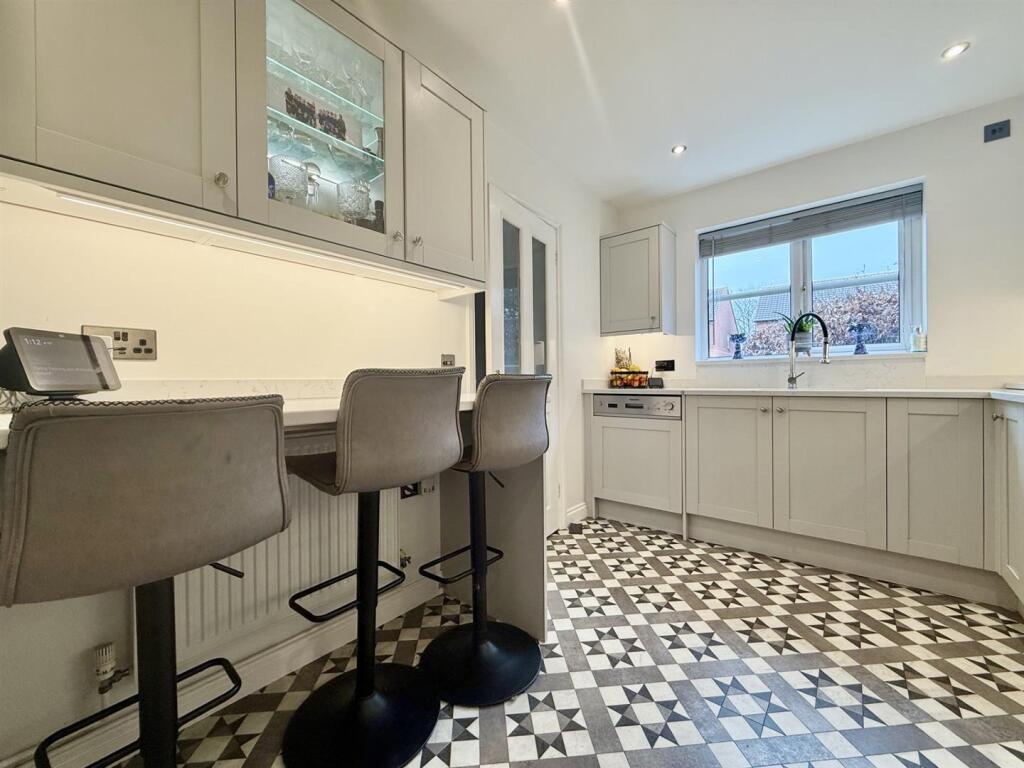 Kitchen2.jpg