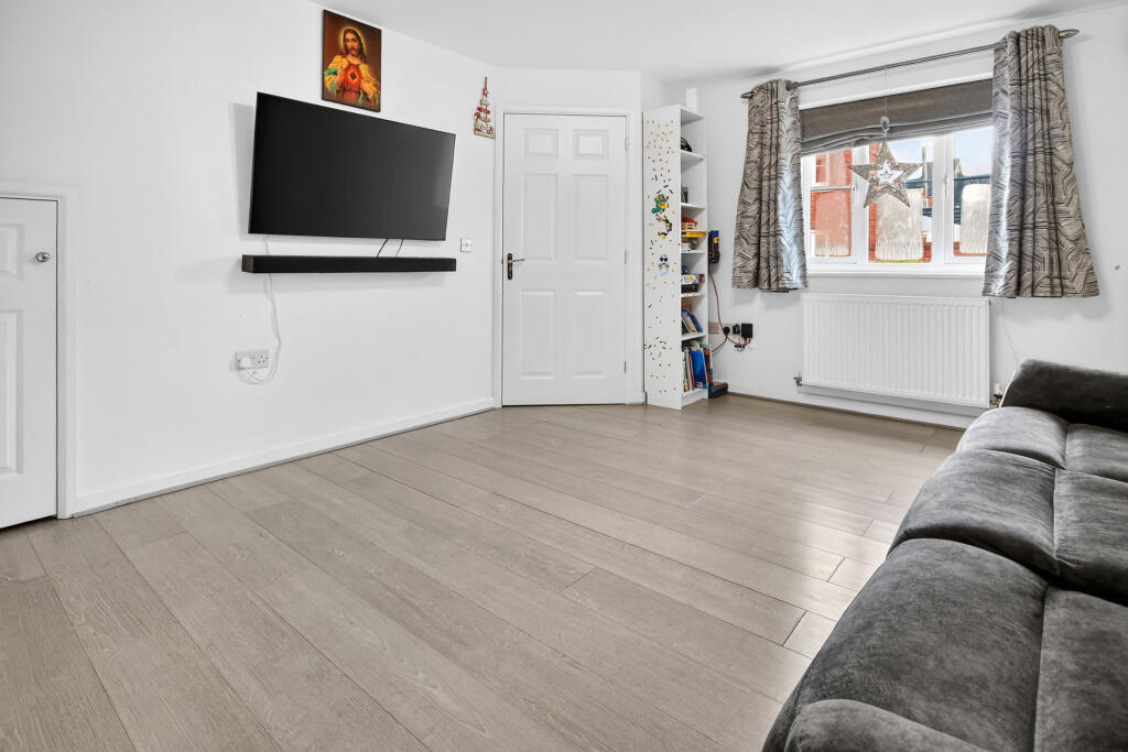 18critchercloselarge6