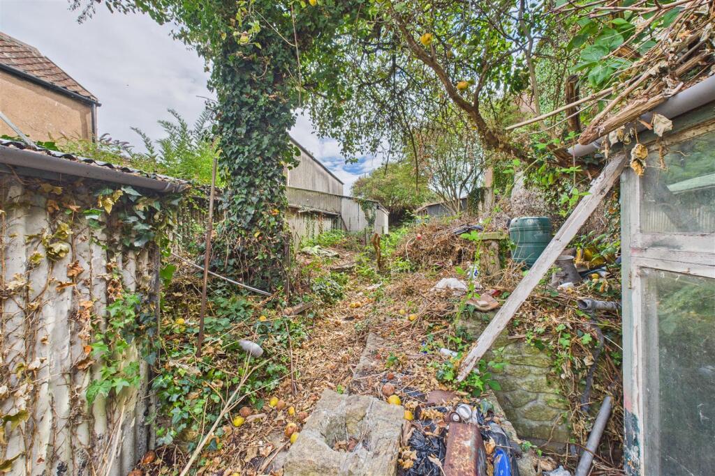 150, East Reach Taunton, Somerset, TA1 3HT | Holli