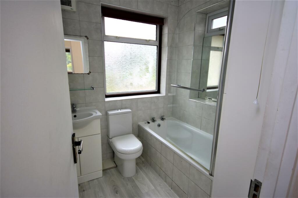FAMILY BATHROOM: