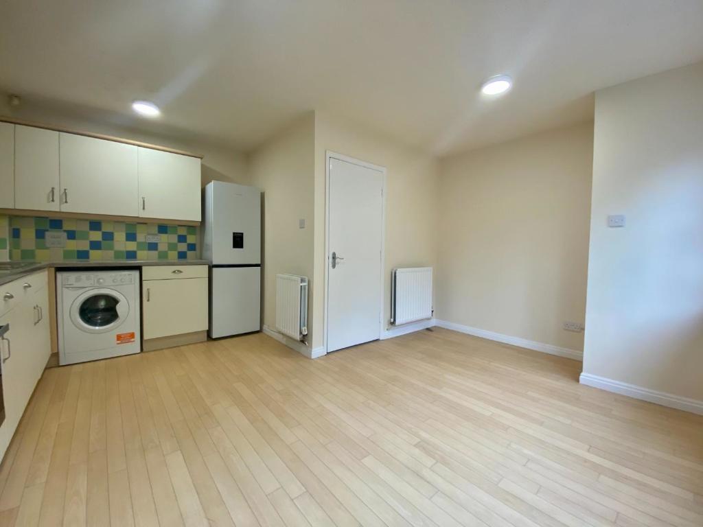 Dining Kitchen Aspect 2