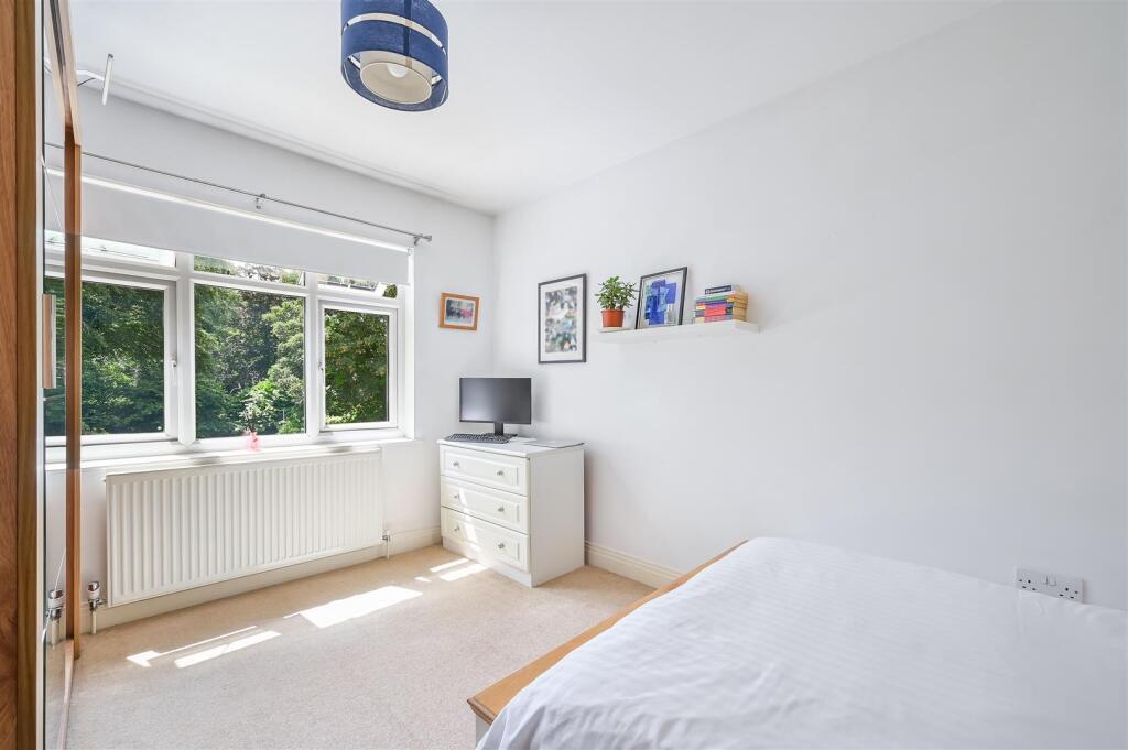 BYWOOD CLOSE, 4- (16).jpg