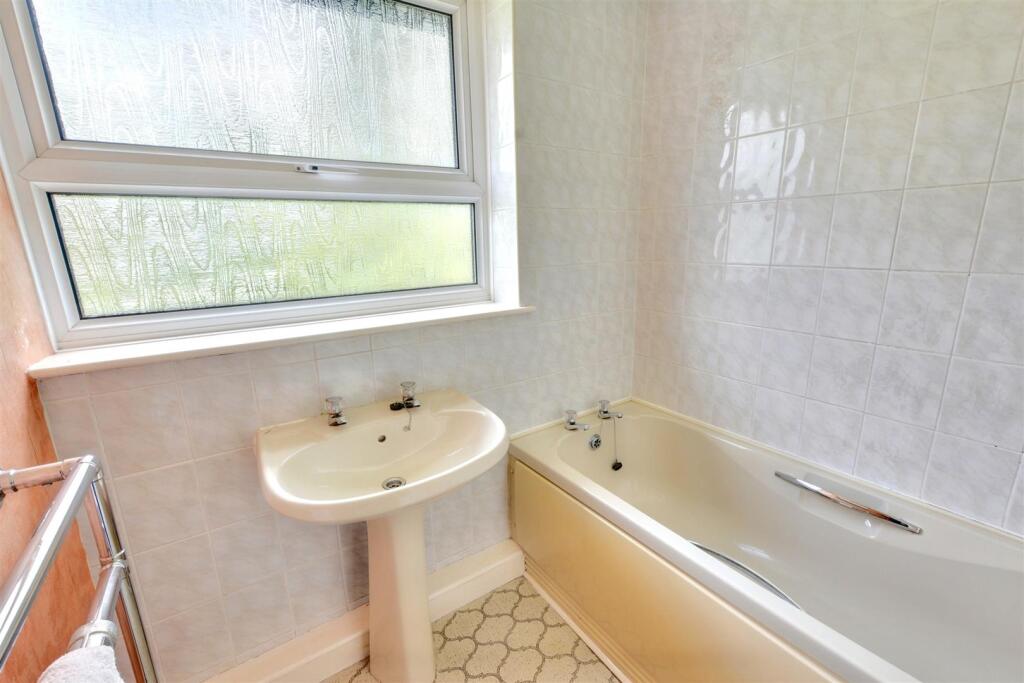 Bathroom_1.jpeg