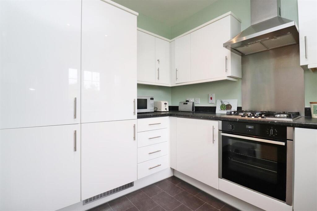 kitchen 2.JPG