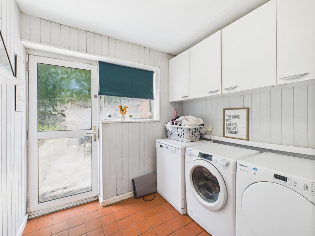 CAM03729G0-PR0093-STILL011