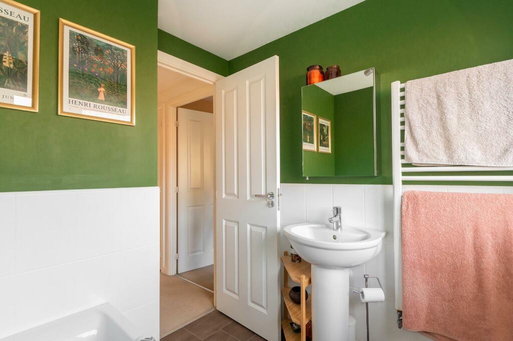 3S7LCHD - Bathroom A.jpg