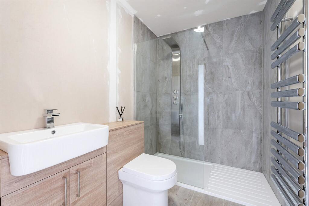 Ensuite To Main Bed