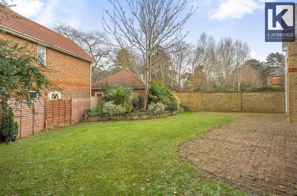 Oakwood Avenue, Epsom