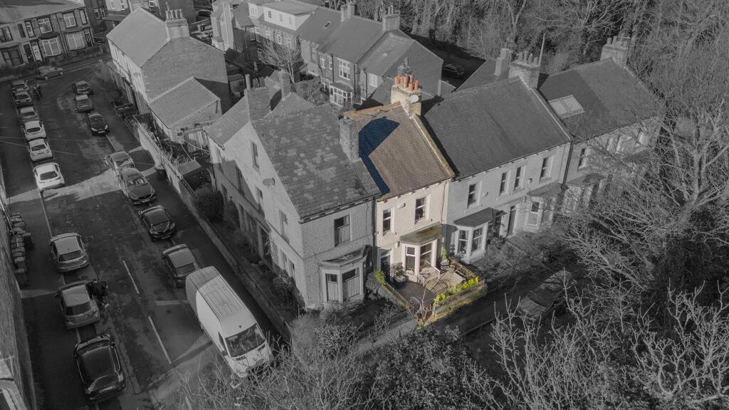 29 Victoria Crescent, Barnsley 33_297.jpg