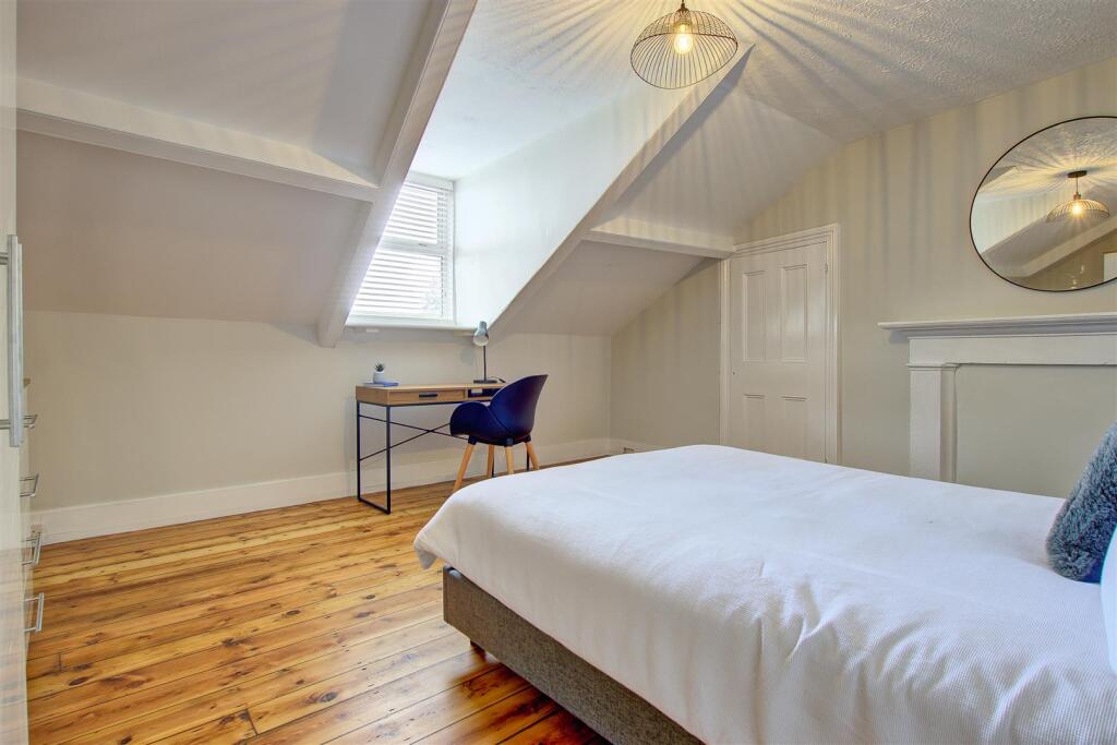 Bed 4.jpg