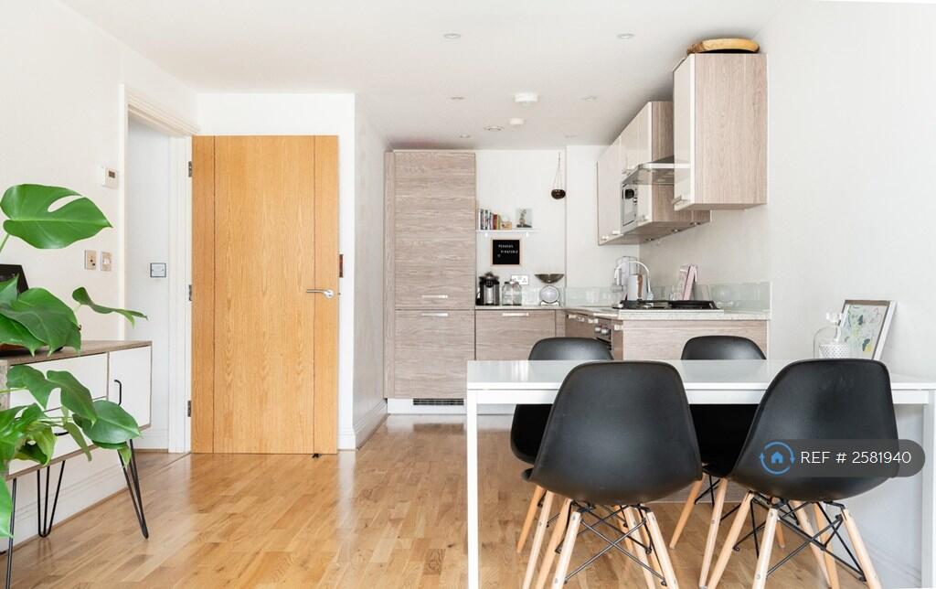 Open Plan Living Room / Kitchen