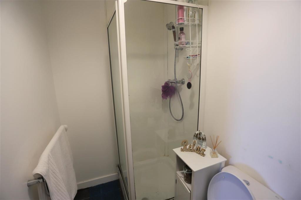 ensuite.jpg