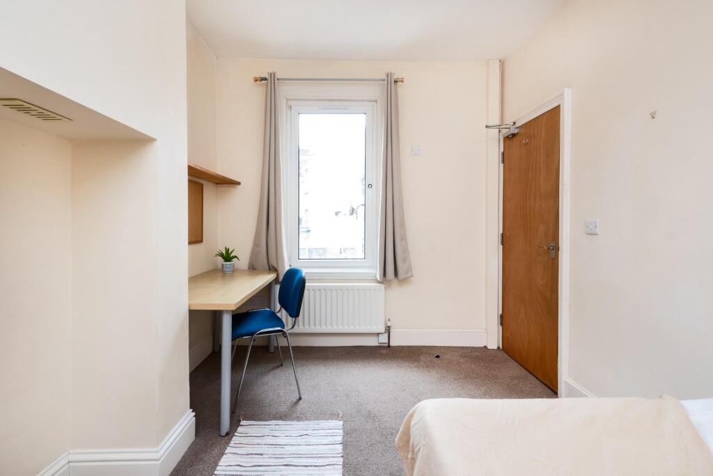 71 Beckhampton Road, Bath, BA2 3LN-11.jpg