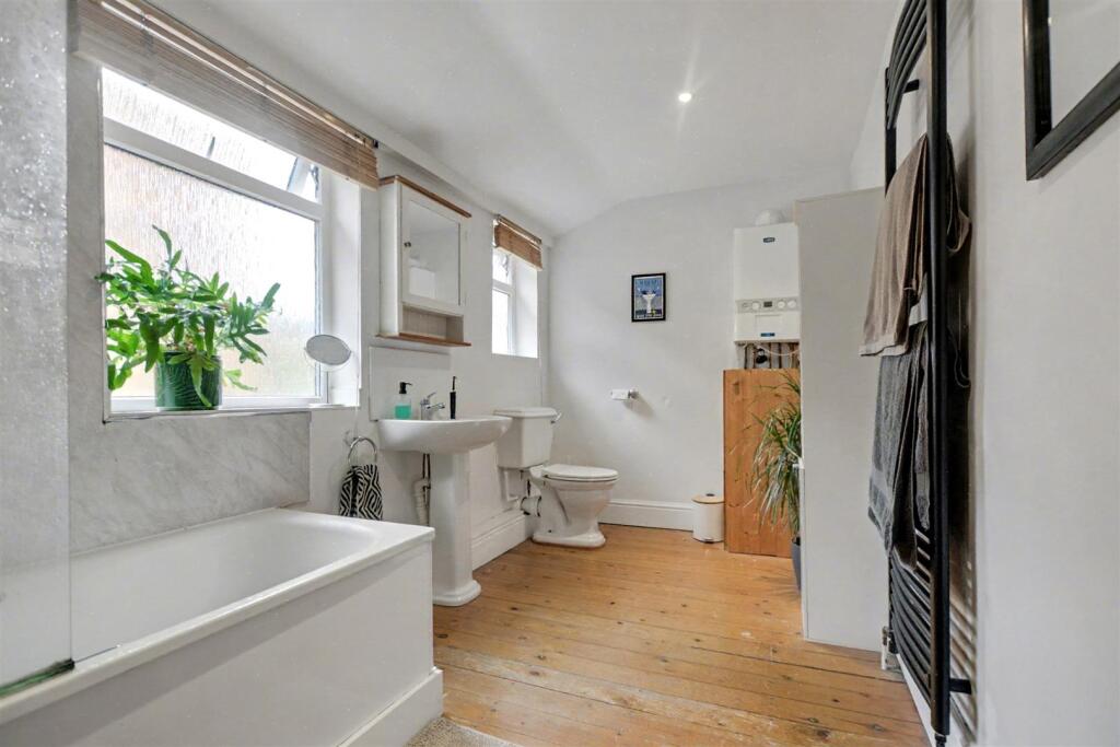 Bathroom_1.jpeg