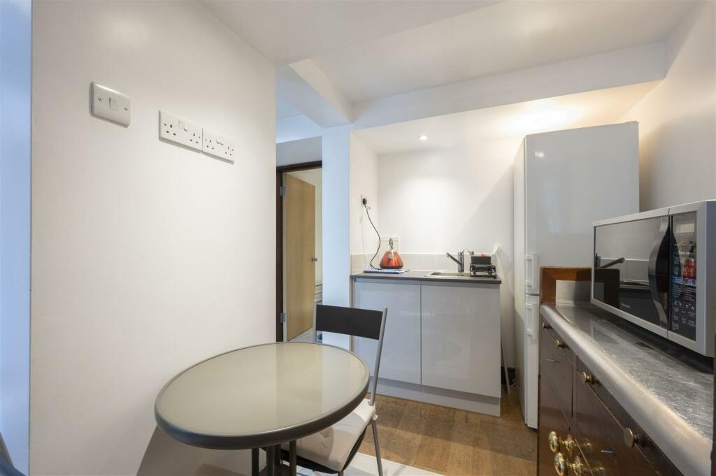 30 Cottenham Park Road,58.jpg