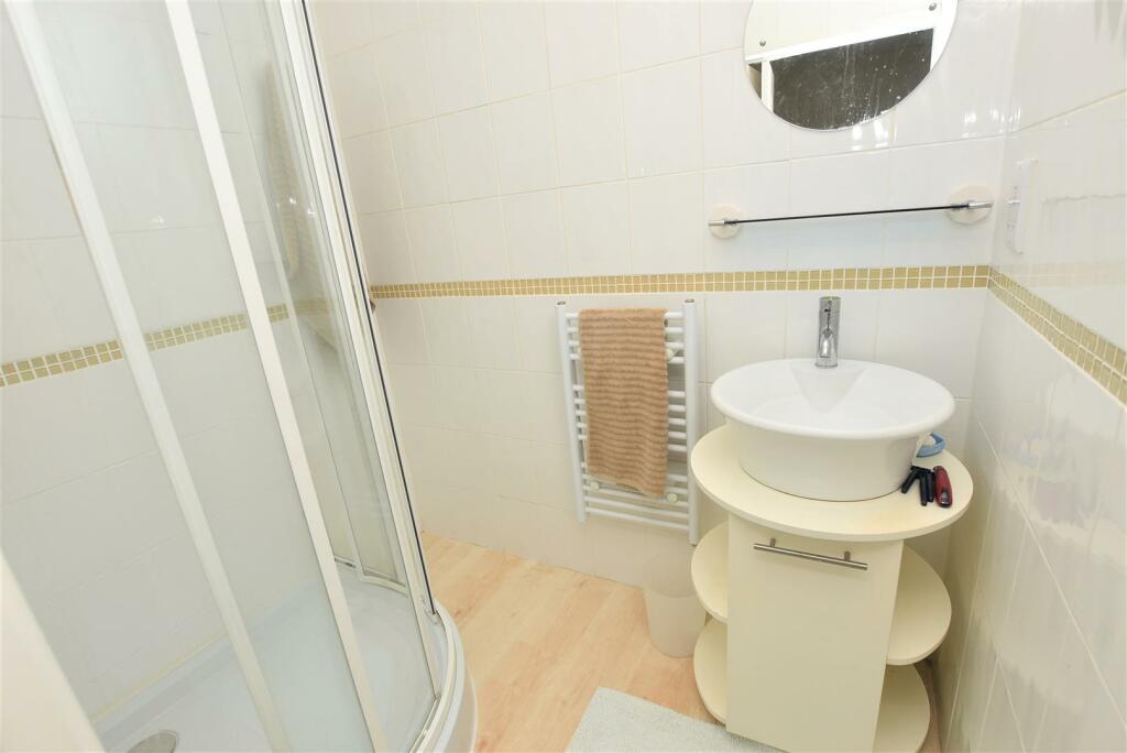 En-Suite to Bedroom 2