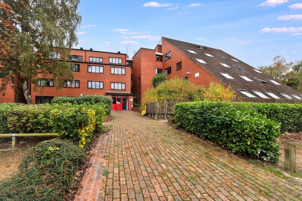Flat 68, Quartercroft, Pyramid Close, Weston Favell, Northampton, NN3 8DP
