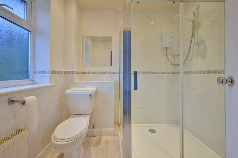 Master En-Suite - 1