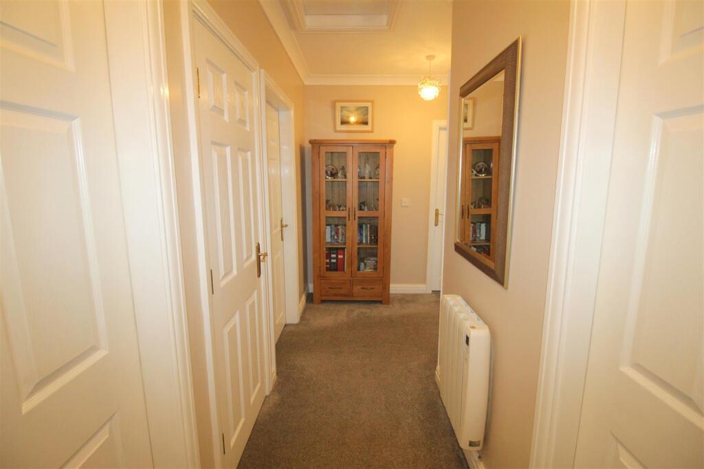 New Hampshire Court, 308, hallway.JPG