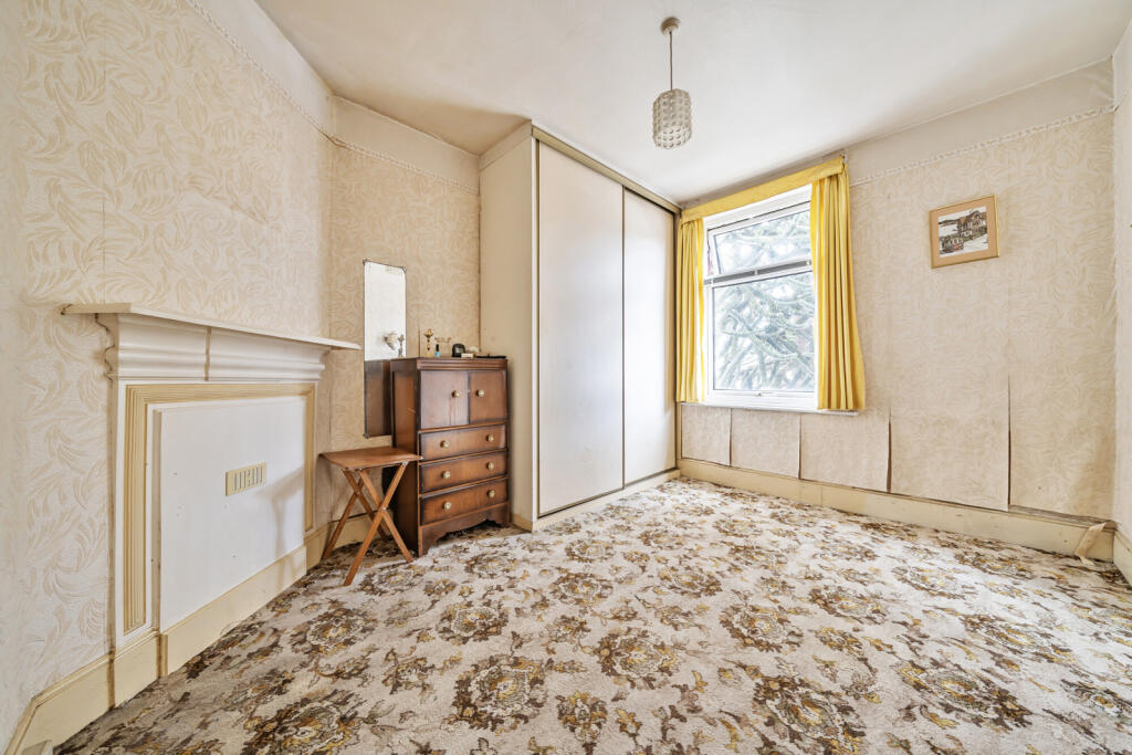 1296963-22-682de9...