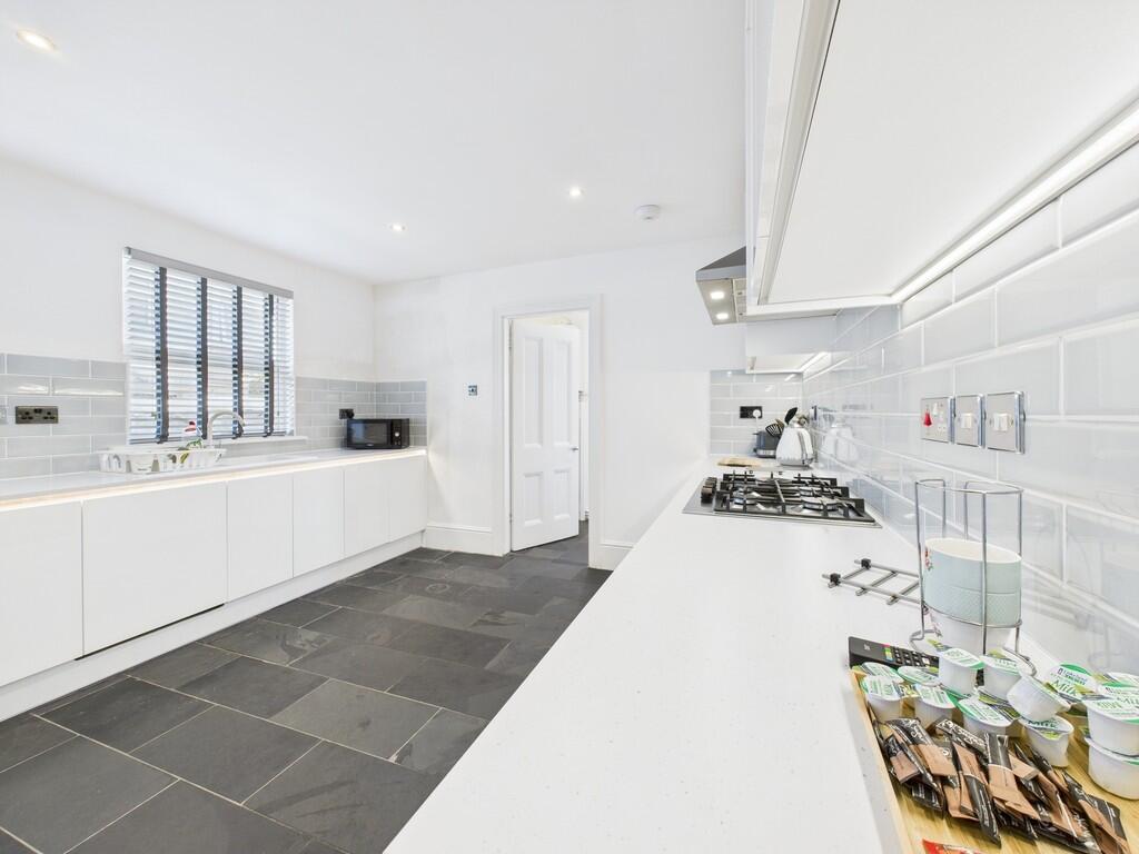 CAM03974G0-PR0120...